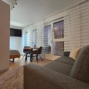  Apartment High Class - Design - Favorite Place - Full Equipment - Public Transport